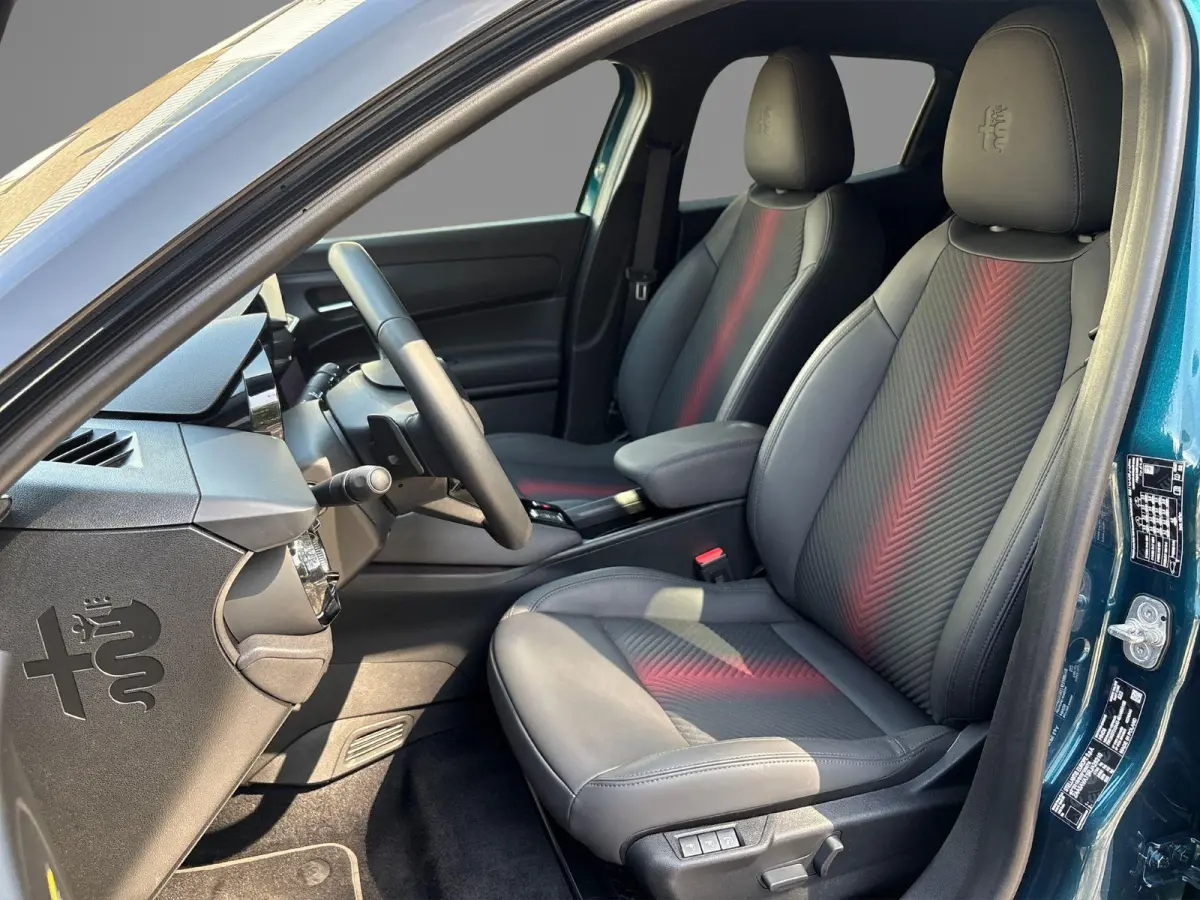 1.2 Turbo Hybrid Ibrida Speciale | Navigatie | Parkeersensoren | Camera | Apple Carplay/Android Auto | LMV 18"| Cimate Control | Cruise control |