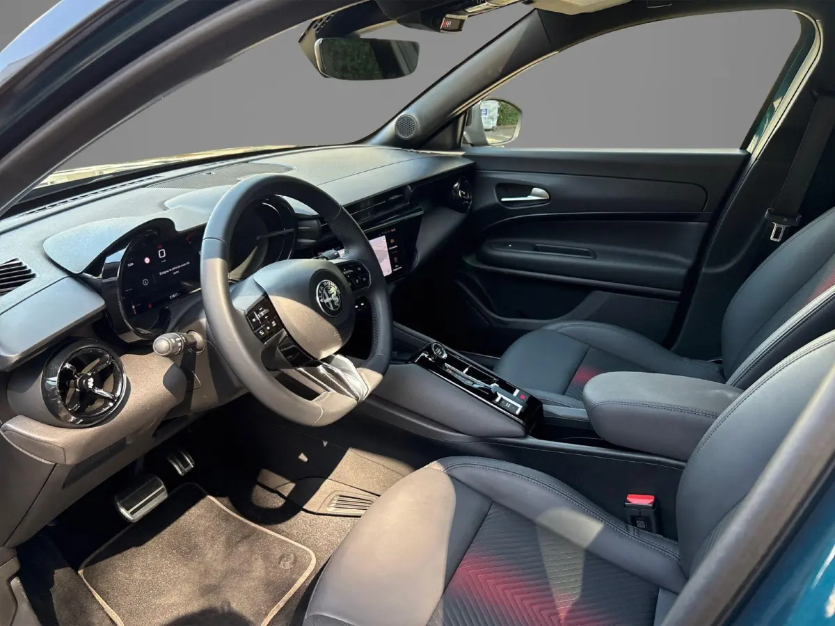 1.2 Turbo Hybrid Ibrida Speciale | Navigatie | Parkeersensoren | Camera | Apple Carplay/Android Auto | LMV 18"| Cimate Control | Cruise control |