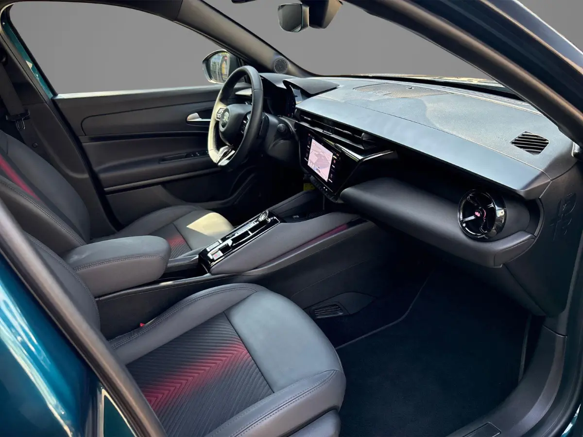 1.2 Turbo Hybrid Ibrida Speciale | Navigatie | Parkeersensoren | Camera | Apple Carplay/Android Auto | LMV 18"| Cimate Control | Cruise control |