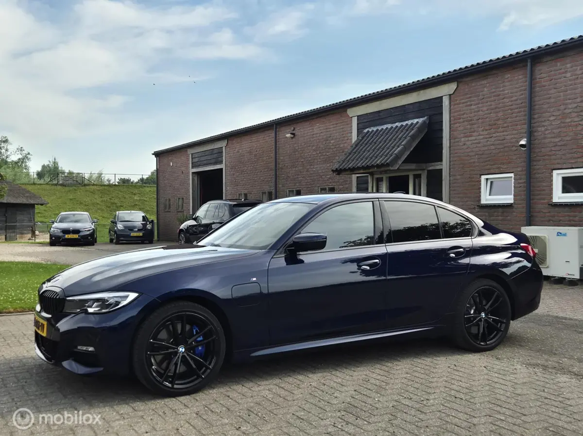 320e Business Edition Plus I Adap Cruise I Camera I Head-up I M-Sport I Tansanitblau I