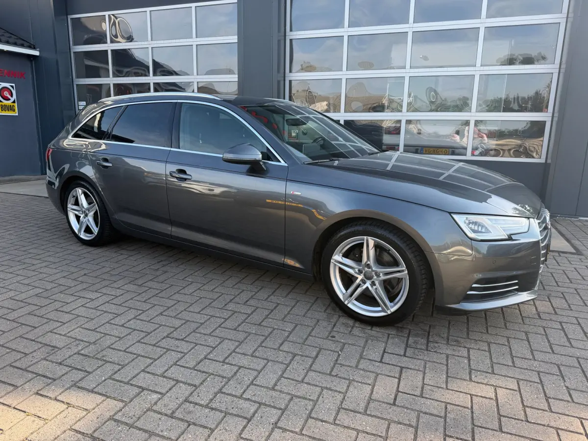1.4 TFSI Design Pro Line Plus S-Line / Camera / Virtual / Keyless / Lane Side Assist.