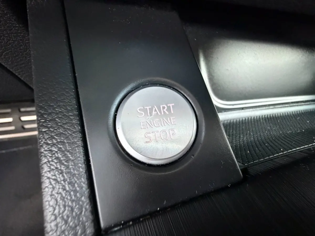 1.4 TFSI Design Pro Line Plus S-Line / Camera / Virtual / Keyless / Lane Side Assist.