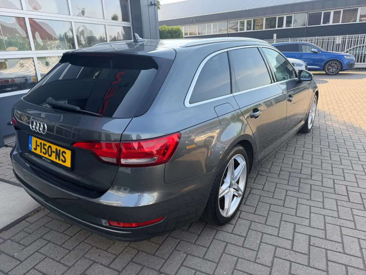 1.4 TFSI Design Pro Line Plus S-Line / Camera / Virtual / Keyless / Lane Side Assist.