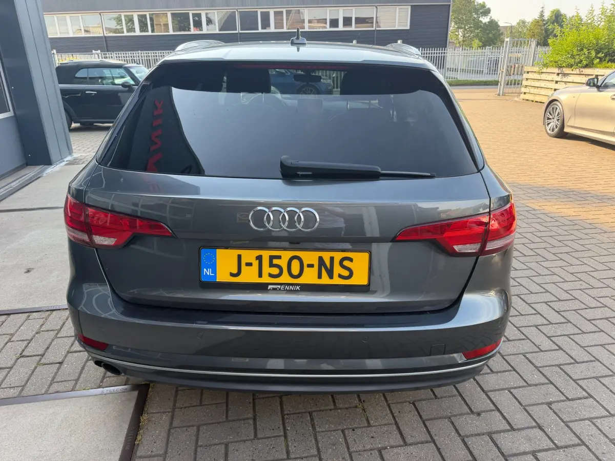 1.4 TFSI Design Pro Line Plus S-Line / Camera / Virtual / Keyless / Lane Side Assist.