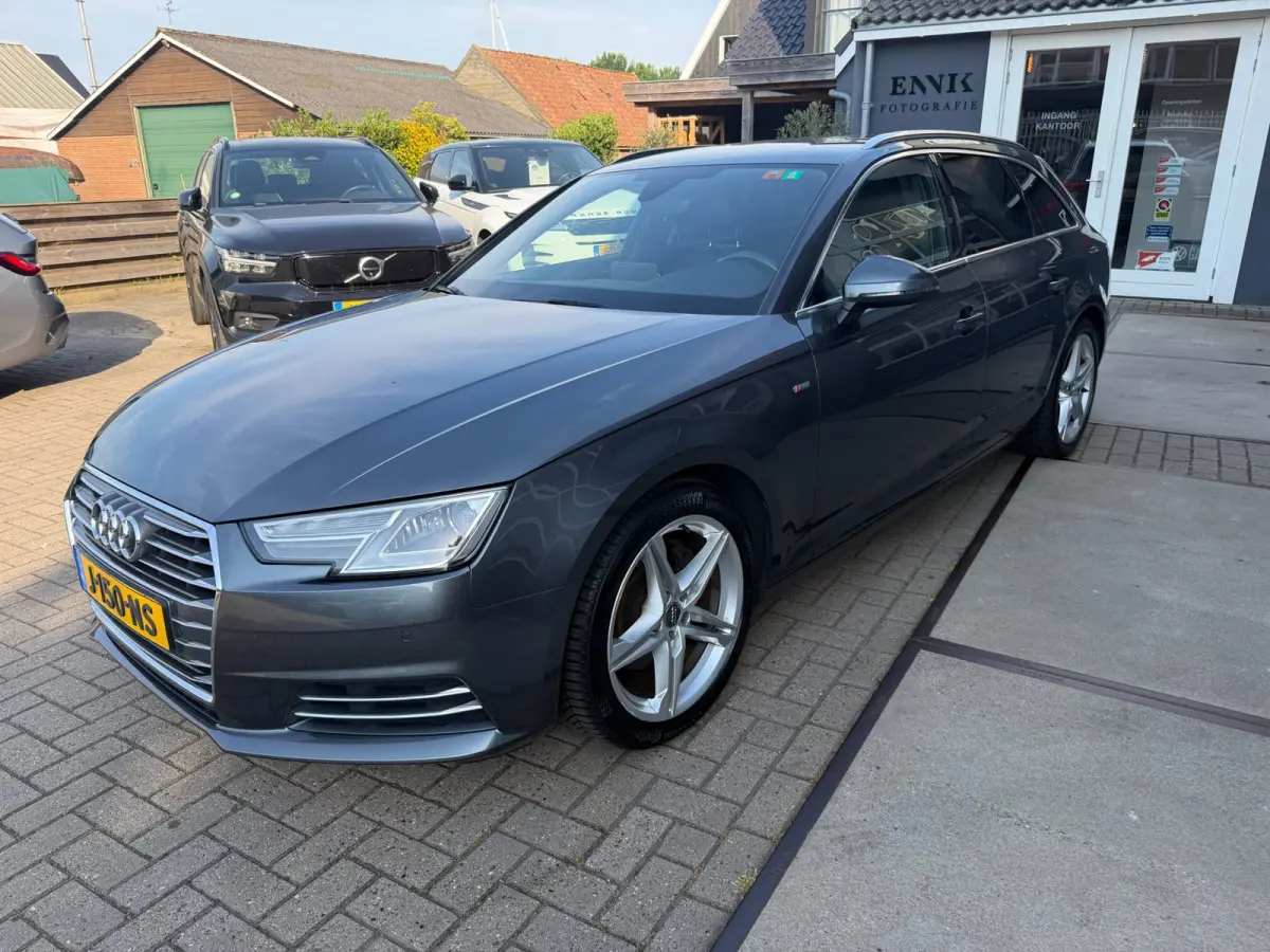 1.4 TFSI Design Pro Line Plus S-Line / Camera / Virtual / Keyless / Lane Side Assist.