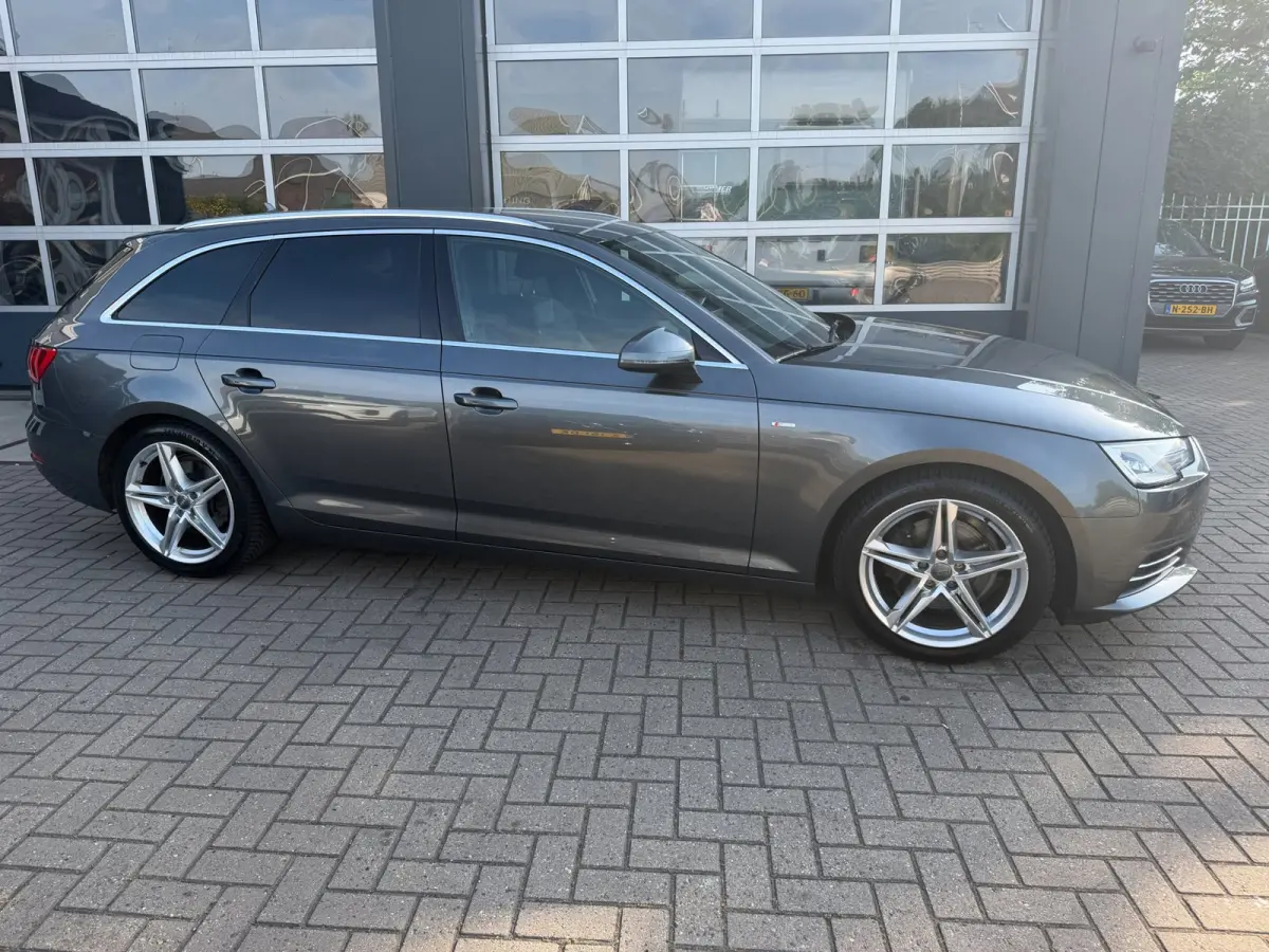 1.4 TFSI Design Pro Line Plus S-Line / Camera / Virtual / Keyless / Lane Side Assist.