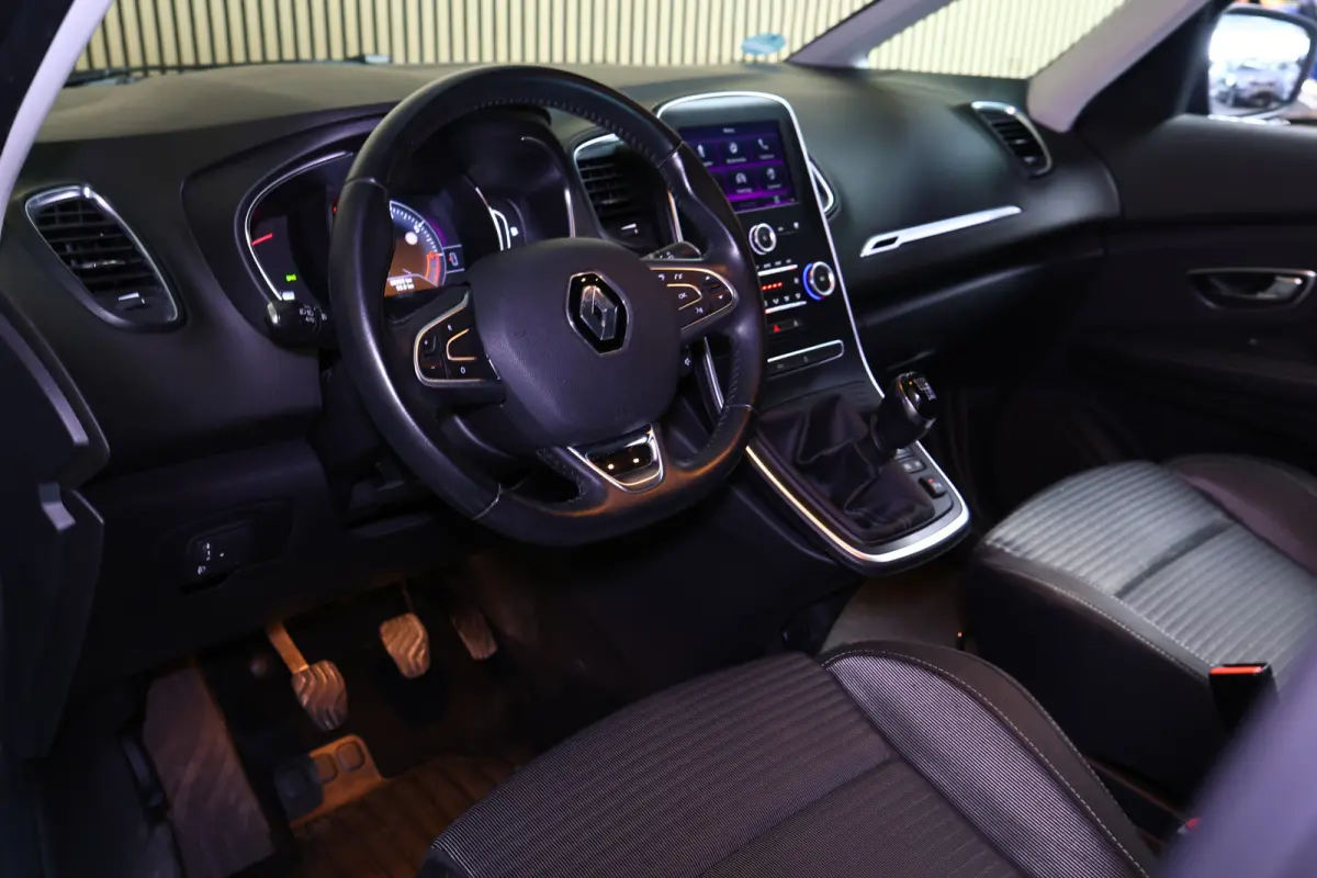 1.2 TCe Intens AVM LED NAVI CRUISE CLIMA KEYLESS PDC BT THAAK "17