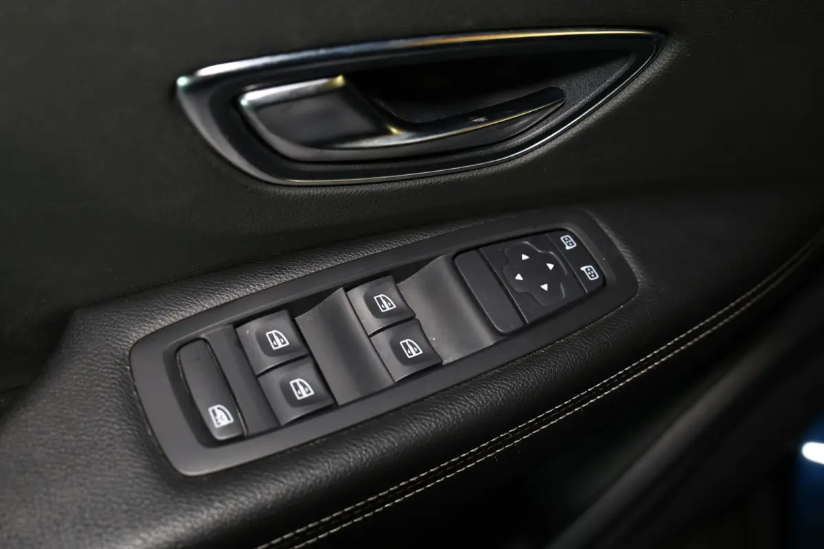 1.2 TCe Intens AVM LED NAVI CRUISE CLIMA KEYLESS PDC BT THAAK "17