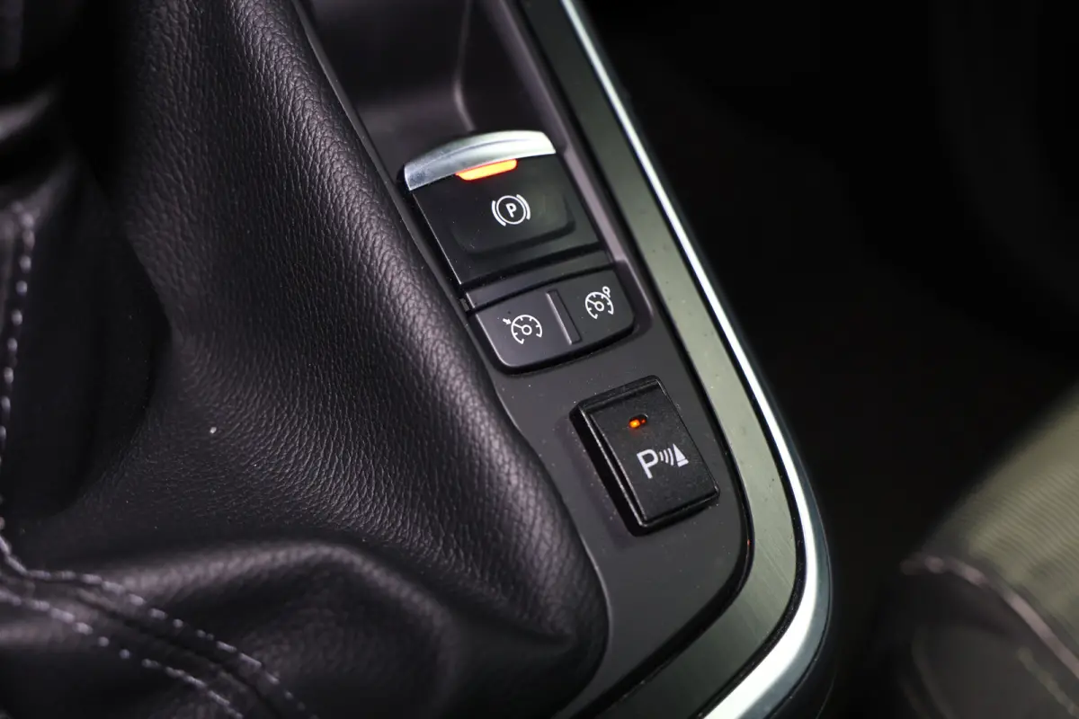 1.2 TCe Intens AVM LED NAVI CRUISE CLIMA KEYLESS PDC BT THAAK "17