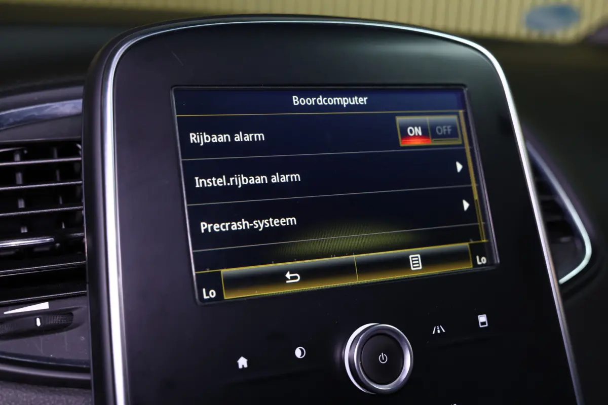 1.2 TCe Intens AVM LED NAVI CRUISE CLIMA KEYLESS PDC BT THAAK "17