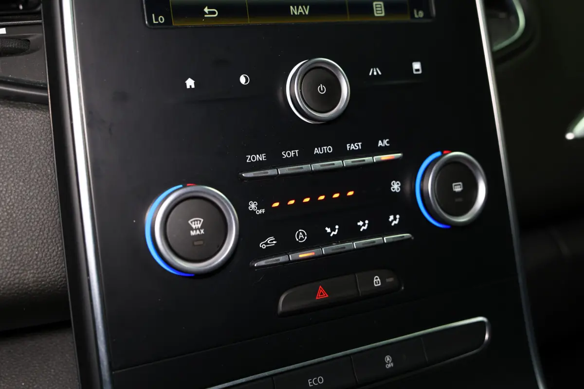 1.2 TCe Intens AVM LED NAVI CRUISE CLIMA KEYLESS PDC BT THAAK "17