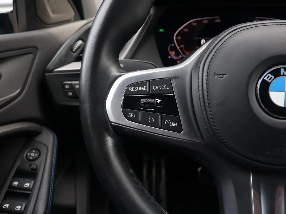 5-deurs 120i | Executive | M Sportpakket | Trekhaak | Parking Pack | Hi-Fi | Apple Carplay | Sportstoelen | Climate Control | 17'' LMV
