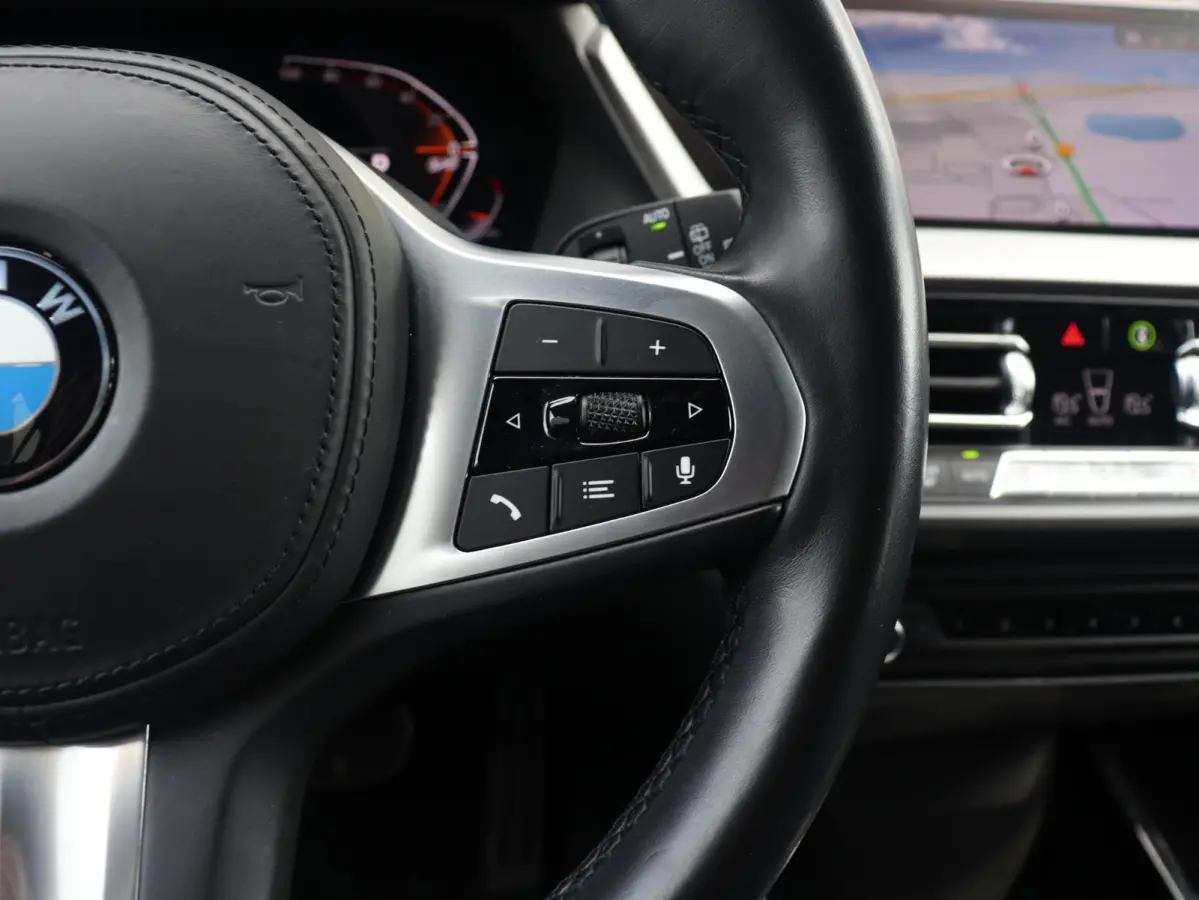 5-deurs 120i | Executive | M Sportpakket | Trekhaak | Parking Pack | Hi-Fi | Apple Carplay | Sportstoelen | Climate Control | 17'' LMV