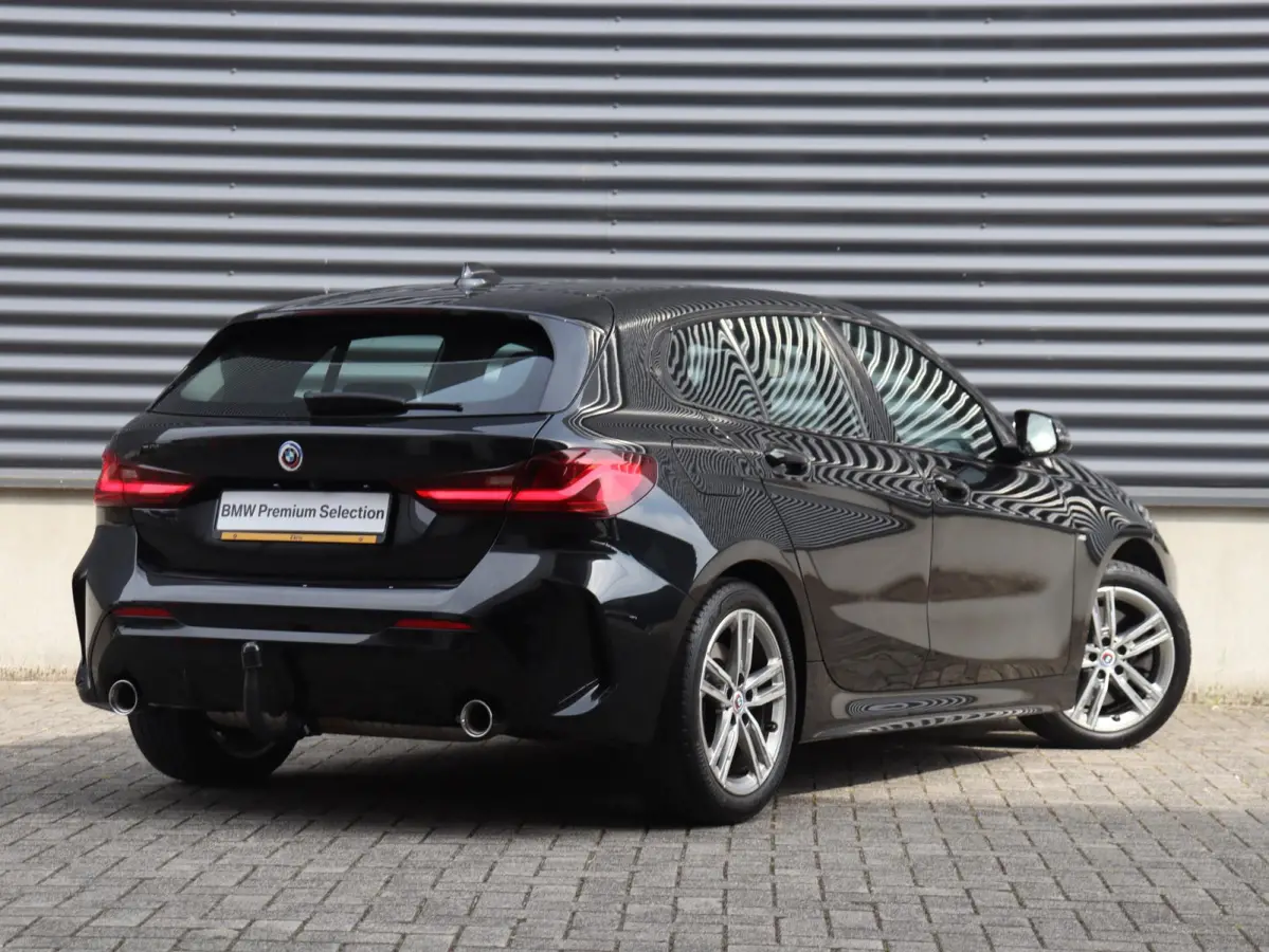 5-deurs 120i | Executive | M Sportpakket | Trekhaak | Parking Pack | Hi-Fi | Apple Carplay | Sportstoelen | Climate Control | 17'' LMV