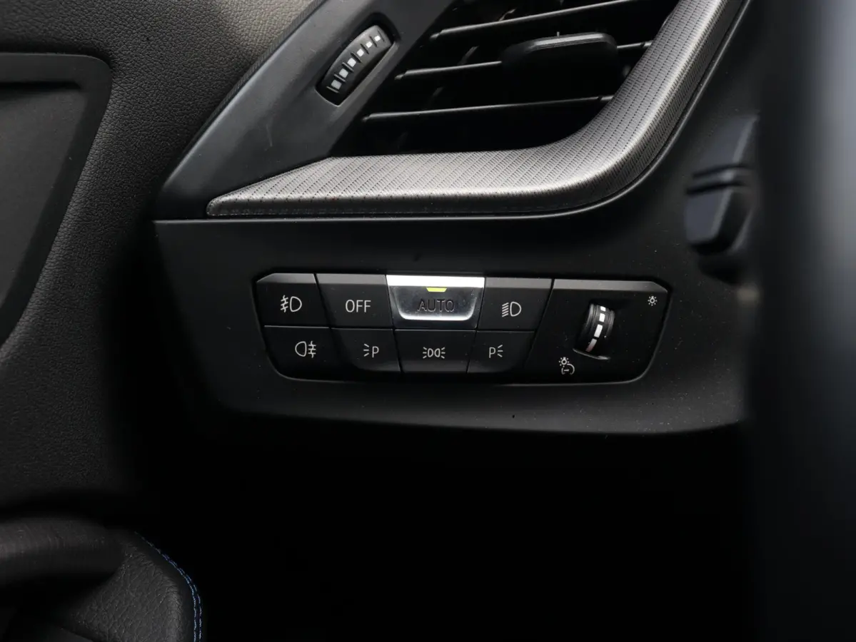 5-deurs 120i | Executive | M Sportpakket | Trekhaak | Parking Pack | Hi-Fi | Apple Carplay | Sportstoelen | Climate Control | 17'' LMV