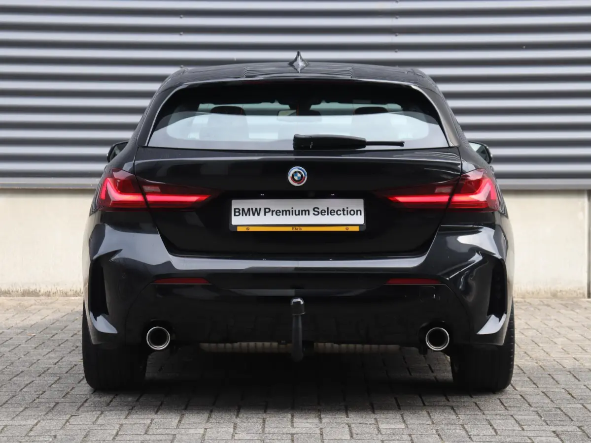 5-deurs 120i | Executive | M Sportpakket | Trekhaak | Parking Pack | Hi-Fi | Apple Carplay | Sportstoelen | Climate Control | 17'' LMV