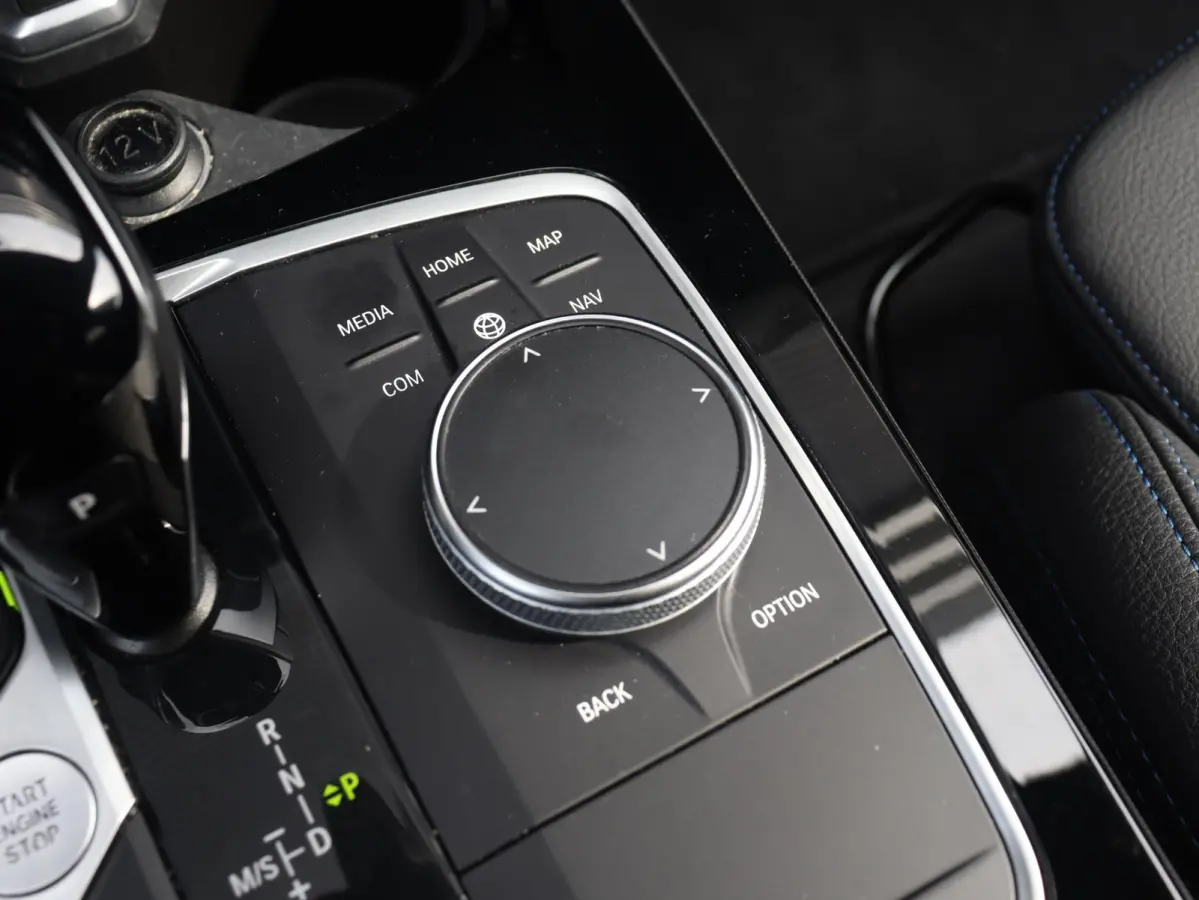 5-deurs 120i | Executive | M Sportpakket | Trekhaak | Parking Pack | Hi-Fi | Apple Carplay | Sportstoelen | Climate Control | 17'' LMV
