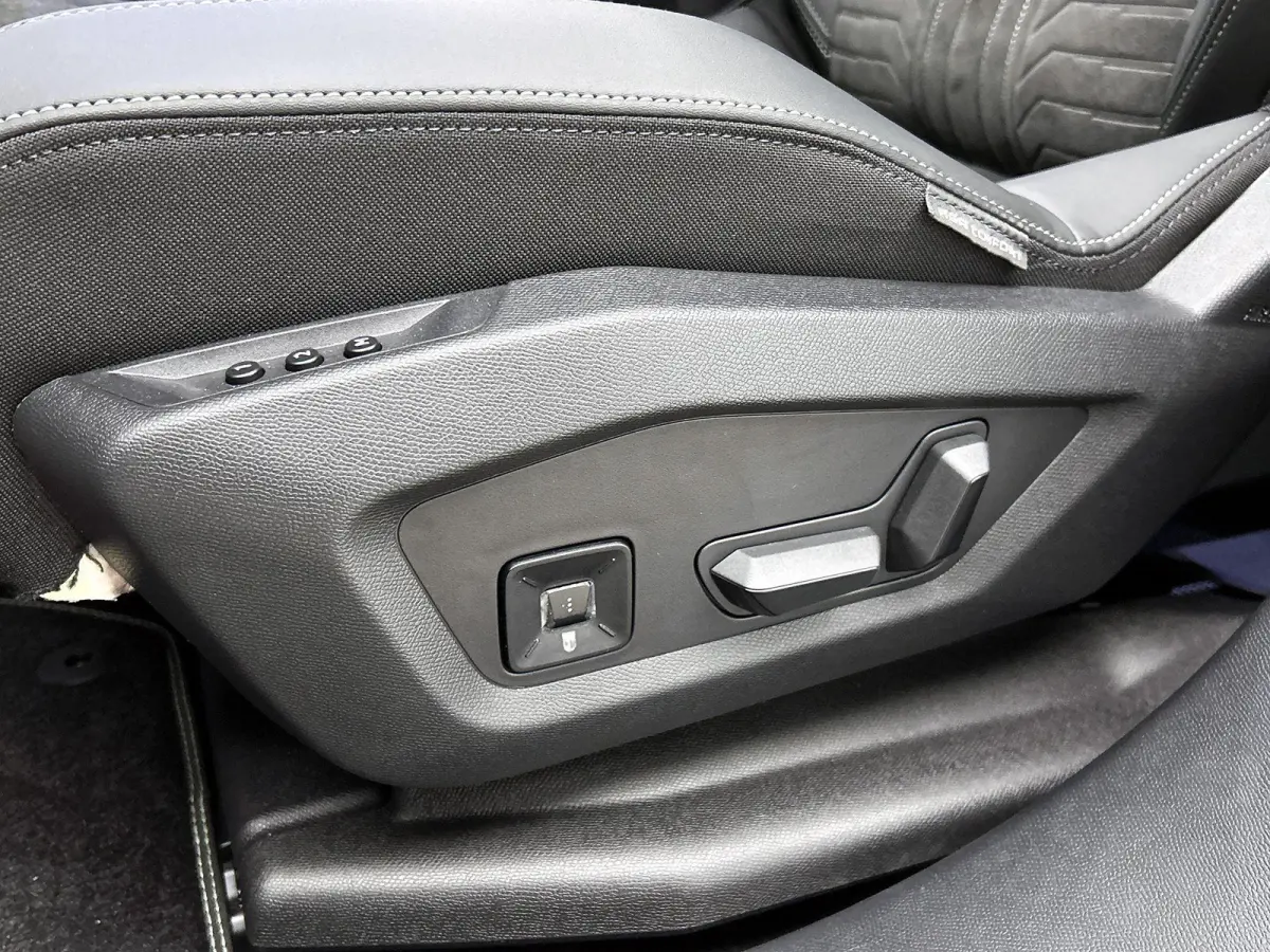 GT Avantage 210pk 73 kWh Automaat | Schuif-/kanteldak | Elektrisch Verstelb. Bestuurdersstoel | Focal-Geluidssysteem | Drive Assist Plus Pack | 3 Fase | Warmtepomp | Elektrische Klep | Matri