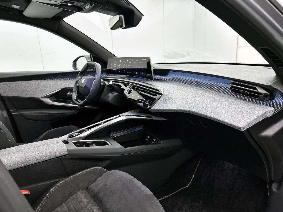 GT Avantage 210pk 73 kWh Automaat | Schuif-/kanteldak | Elektrisch Verstelb. Bestuurdersstoel | Focal-Geluidssysteem | Drive Assist Plus Pack | 3 Fase | Warmtepomp | Elektrische Klep | Matri