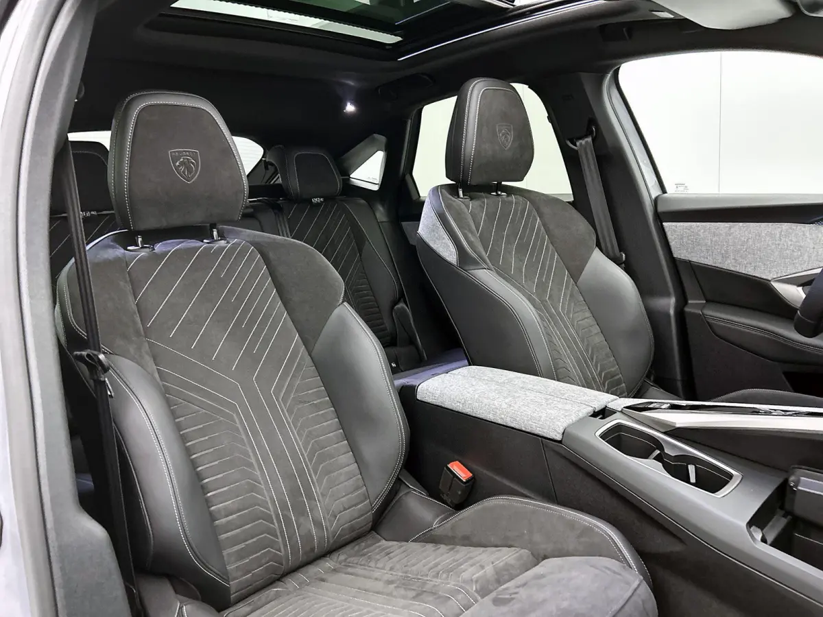 GT Avantage 210pk 73 kWh Automaat | Schuif-/kanteldak | Elektrisch Verstelb. Bestuurdersstoel | Focal-Geluidssysteem | Drive Assist Plus Pack | 3 Fase | Warmtepomp | Elektrische Klep | Matri