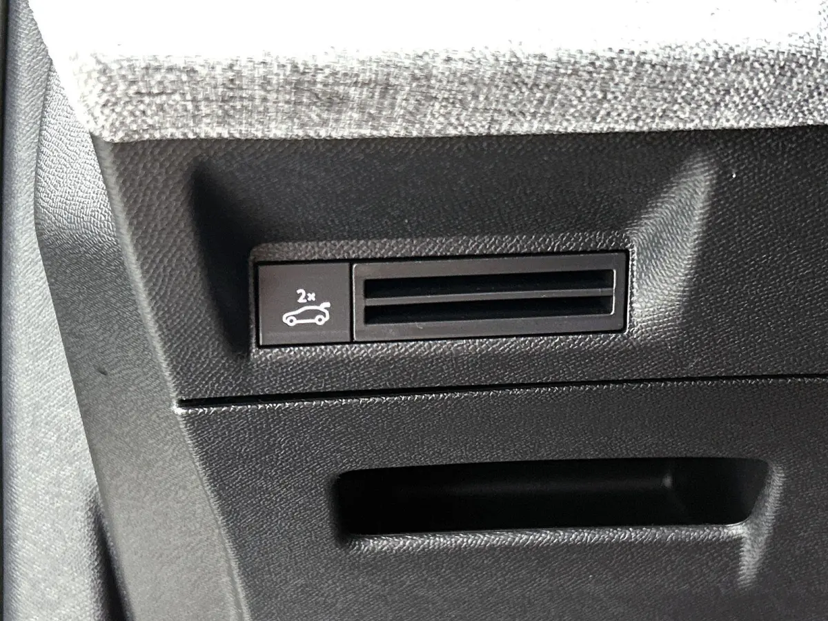 GT Avantage 210pk 73 kWh Automaat | Schuif-/kanteldak | Elektrisch Verstelb. Bestuurdersstoel | Focal-Geluidssysteem | Drive Assist Plus Pack | 3 Fase | Warmtepomp | Elektrische Klep | Matri