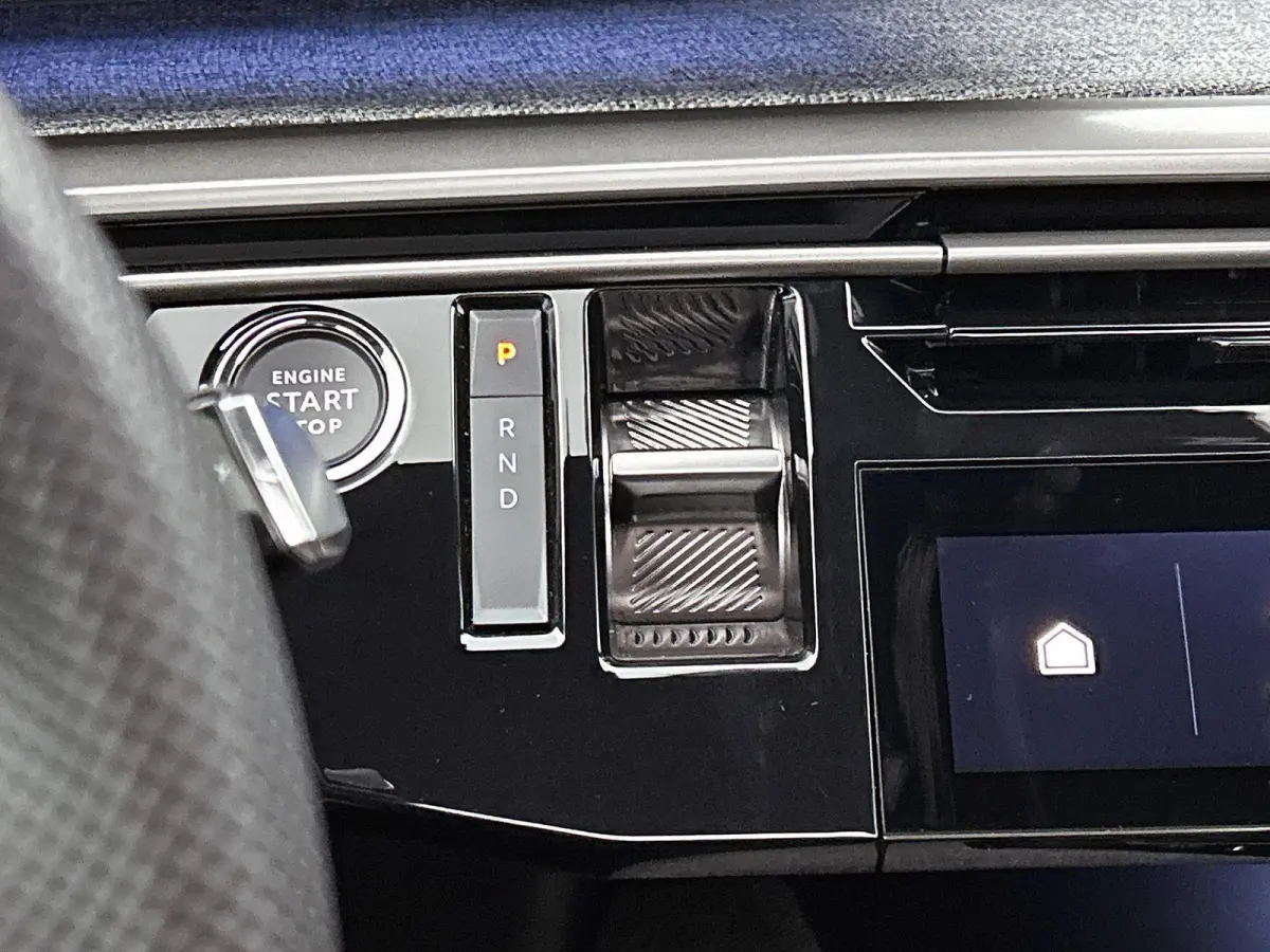 GT Avantage 210pk 73 kWh Automaat | Schuif-/kanteldak | Elektrisch Verstelb. Bestuurdersstoel | Focal-Geluidssysteem | Drive Assist Plus Pack | 3 Fase | Warmtepomp | Elektrische Klep | Matri