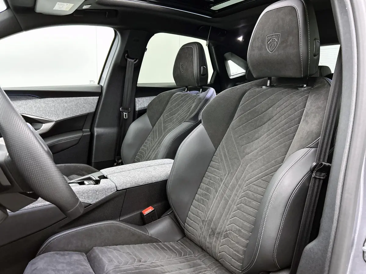 GT Avantage 210pk 73 kWh Automaat | Schuif-/kanteldak | Elektrisch Verstelb. Bestuurdersstoel | Focal-Geluidssysteem | Drive Assist Plus Pack | 3 Fase | Warmtepomp | Elektrische Klep | Matri