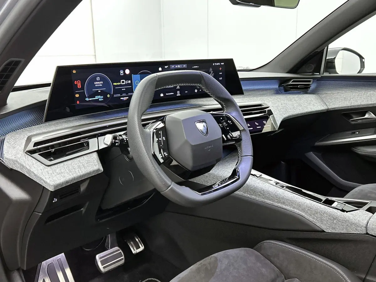 GT Avantage 210pk 73 kWh Automaat | Schuif-/kanteldak | Elektrisch Verstelb. Bestuurdersstoel | Focal-Geluidssysteem | Drive Assist Plus Pack | 3 Fase | Warmtepomp | Elektrische Klep | Matri