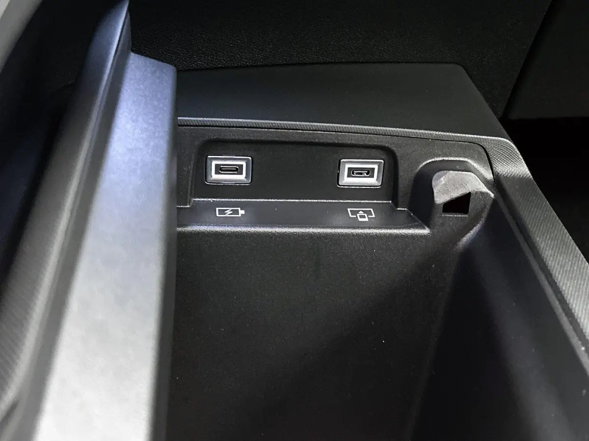 GT Avantage 210pk 73 kWh Automaat | Schuif-/kanteldak | Elektrisch Verstelb. Bestuurdersstoel | Focal-Geluidssysteem | Drive Assist Plus Pack | 3 Fase | Warmtepomp | Elektrische Klep | Matri