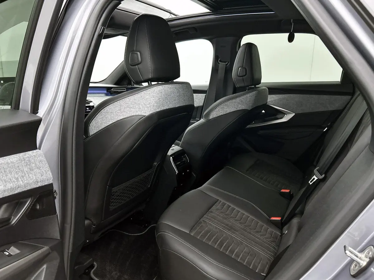 GT Avantage 210pk 73 kWh Automaat | Schuif-/kanteldak | Elektrisch Verstelb. Bestuurdersstoel | Focal-Geluidssysteem | Drive Assist Plus Pack | 3 Fase | Warmtepomp | Elektrische Klep | Matri