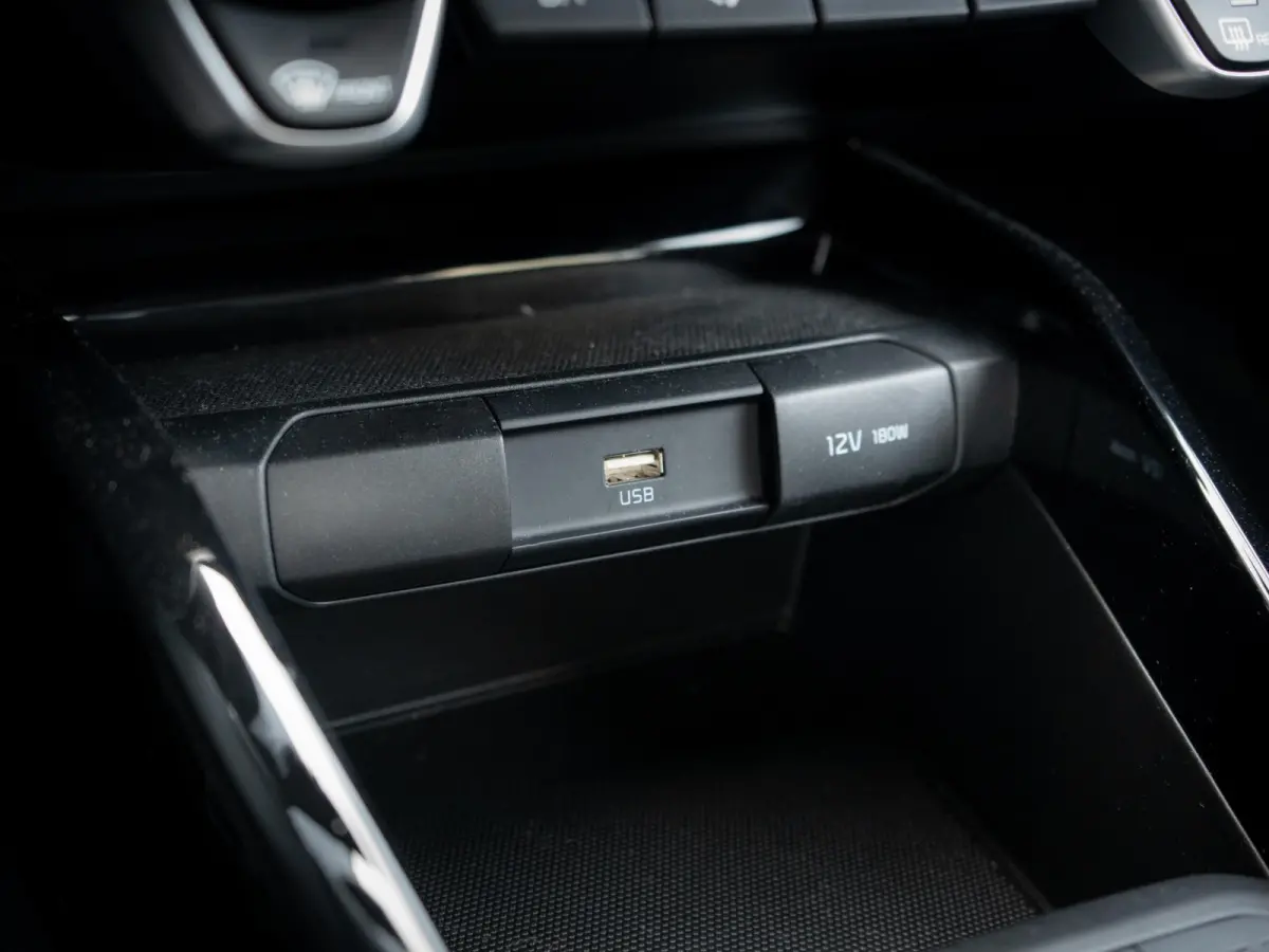 1.0 T-GDi MHEV DynamicPlusLine stoelverwarming | Keyless entry | Navigatie | Climate control | Parkeersensoren | Camera | Lichtmetalen velgen