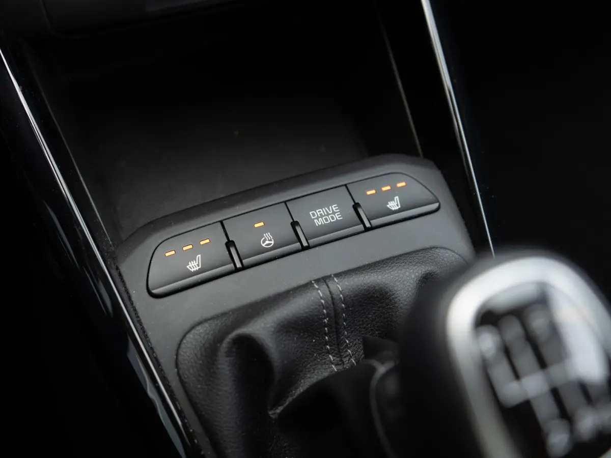 1.0 T-GDi MHEV DynamicPlusLine stoelverwarming | Keyless entry | Navigatie | Climate control | Parkeersensoren | Camera | Lichtmetalen velgen