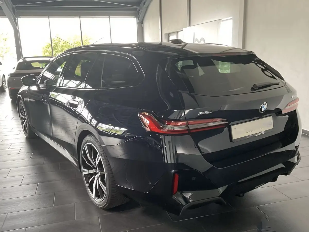 540d xDrive M-SPORT Pro ** LED, PANORAMA, LEDER, 20-inch LMV, ICONIC GLOW, TREKH ** Ex BMW - € 32.800 onder NP ** ** INFORMEER OOK NAAR ONZE AANTREKKELIJKE FINANCIAL-LEASE TARIEVEN **