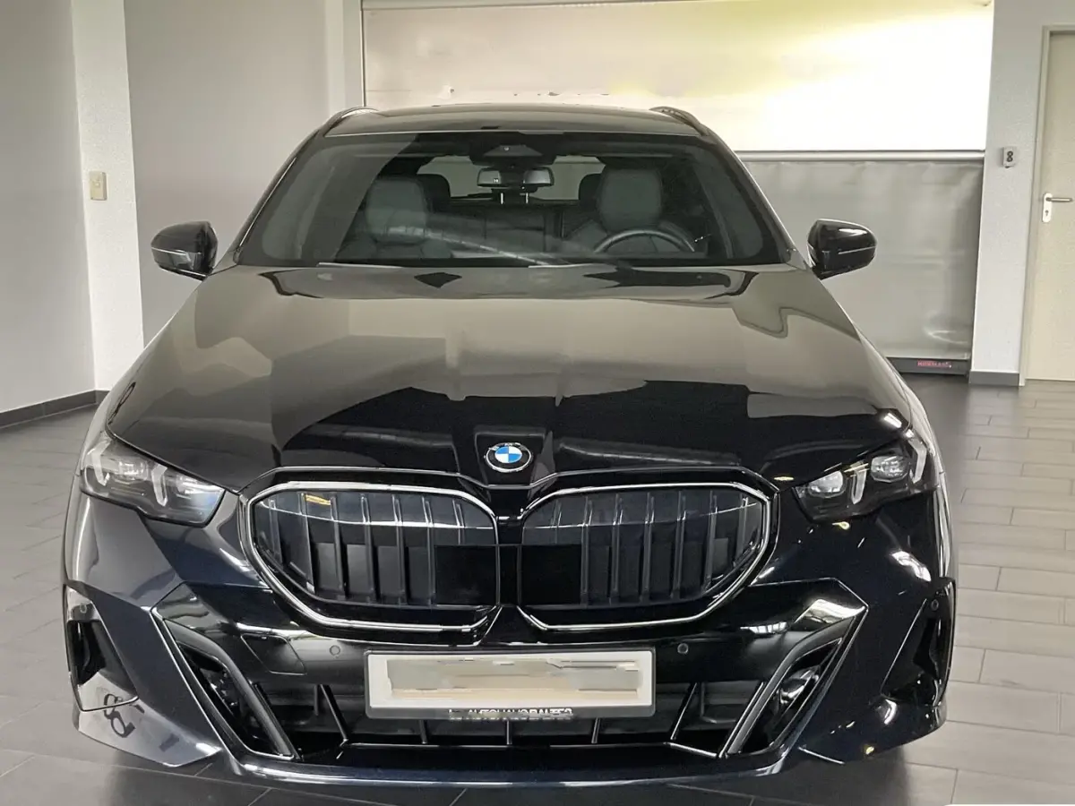 540d xDrive M-SPORT Pro ** LED, PANORAMA, LEDER, 20-inch LMV, ICONIC GLOW, TREKH ** Ex BMW - € 32.800 onder NP ** ** INFORMEER OOK NAAR ONZE AANTREKKELIJKE FINANCIAL-LEASE TARIEVEN **