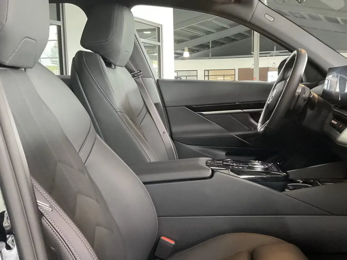 540d xDrive M-SPORT Pro ** LED, PANORAMA, LEDER, 20-inch LMV, ICONIC GLOW, TREKH ** Ex BMW - € 32.800 onder NP ** ** INFORMEER OOK NAAR ONZE AANTREKKELIJKE FINANCIAL-LEASE TARIEVEN **