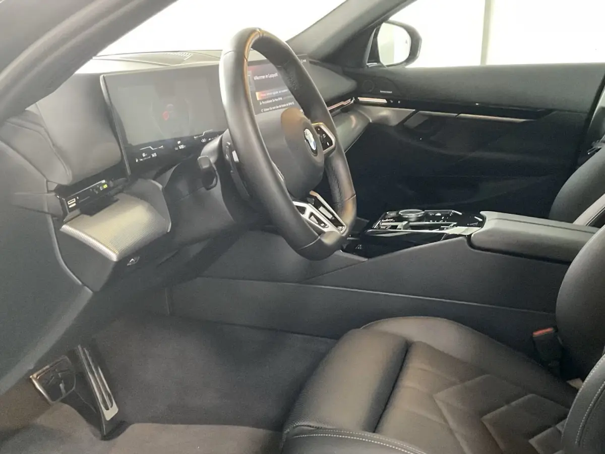 540d xDrive M-SPORT Pro ** LED, PANORAMA, LEDER, 20-inch LMV, ICONIC GLOW, TREKH ** Ex BMW - € 32.800 onder NP ** ** INFORMEER OOK NAAR ONZE AANTREKKELIJKE FINANCIAL-LEASE TARIEVEN **