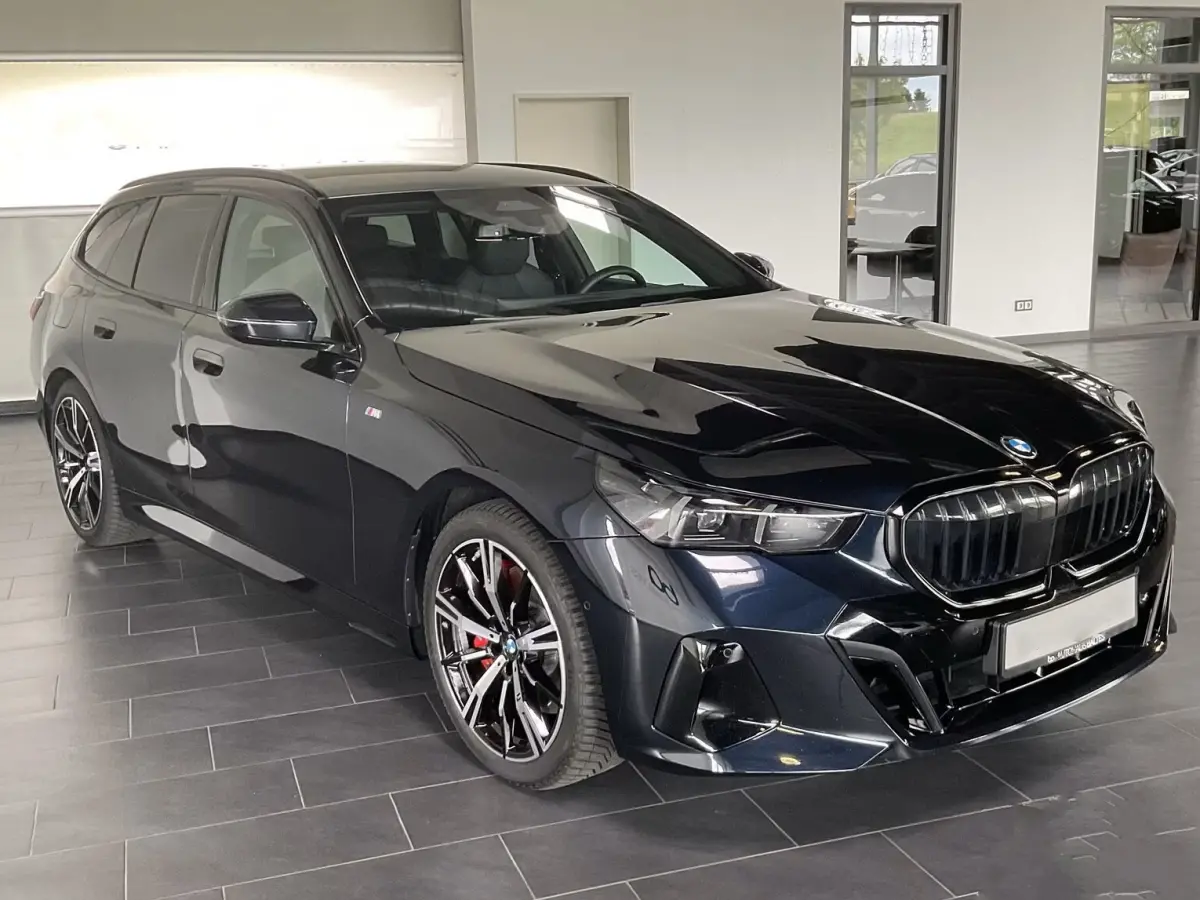 540d xDrive M-SPORT Pro ** LED, PANORAMA, LEDER, 20-inch LMV, ICONIC GLOW, TREKH ** Ex BMW - € 32.800 onder NP ** ** INFORMEER OOK NAAR ONZE AANTREKKELIJKE FINANCIAL-LEASE TARIEVEN **