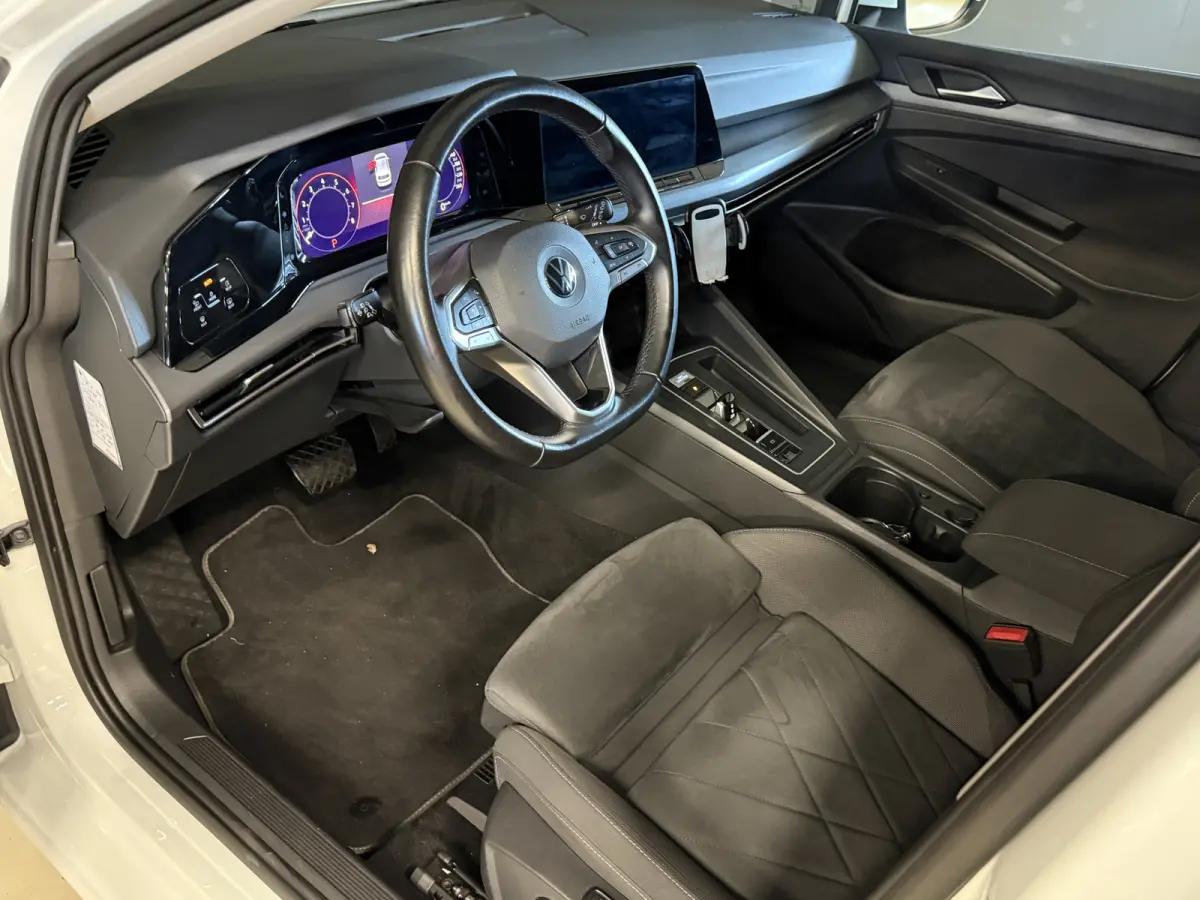 1.5 eTSI Style | Memory stoelen | 18'' inch | Virtual cockpit