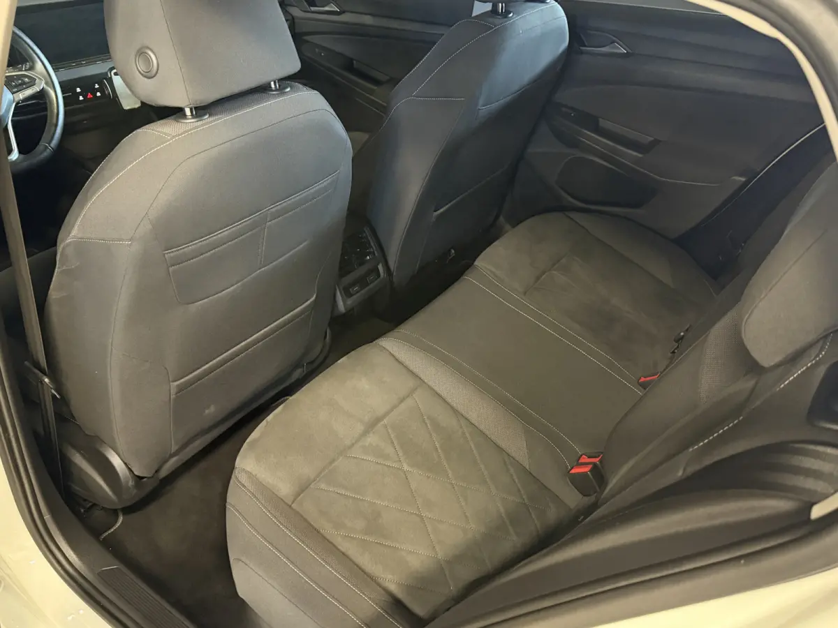 1.5 eTSI Style | Memory stoelen | 18'' inch | Virtual cockpit