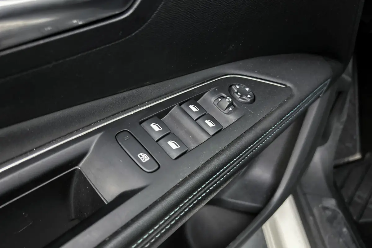 1.6 HYbrid 225 Blue Lease Allure | LED | Half leder | Pano