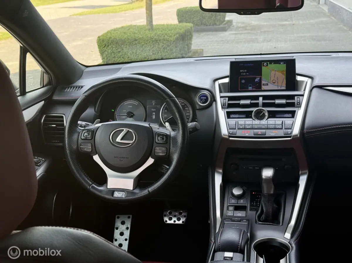 300h Aut. AWD F sport , Dealer, 2 de eig, Netjes !