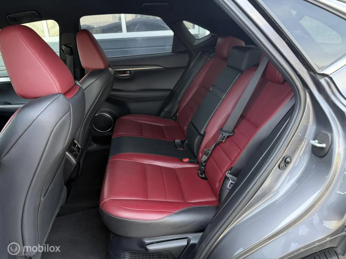 300h Aut. AWD F sport , Dealer, 2 de eig, Netjes !