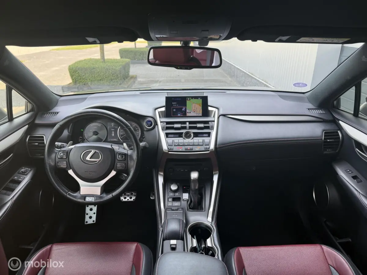 300h Aut. AWD F sport , Dealer, 2 de eig, Netjes !