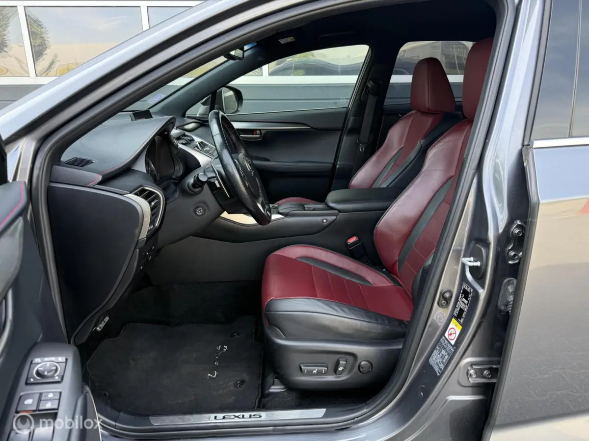 300h Aut. AWD F sport , Dealer, 2 de eig, Netjes !