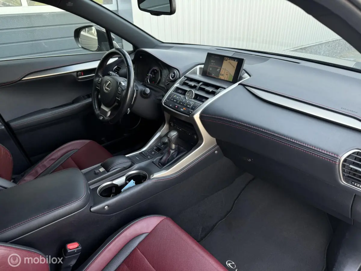 300h Aut. AWD F sport , Dealer, 2 de eig, Netjes !