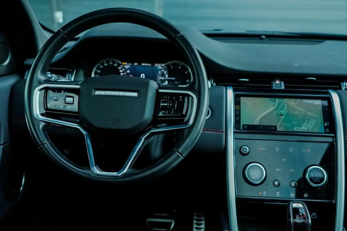 P300e 1.5 R-Dynamic HSE / Pano / Trekhaak / Dealer Ond / 1 Eig / Meridian Surround
