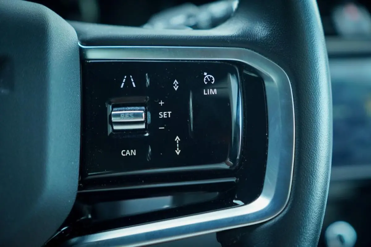 P300e 1.5 R-Dynamic HSE / Pano / Trekhaak / Dealer Ond / 1 Eig / Meridian Surround