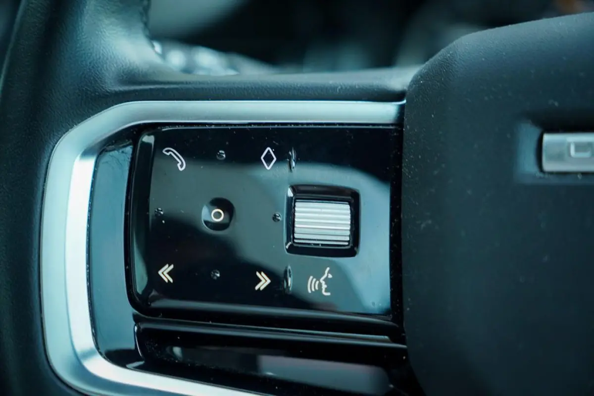 P300e 1.5 R-Dynamic HSE / Pano / Trekhaak / Dealer Ond / 1 Eig / Meridian Surround
