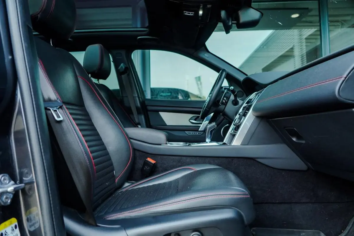 P300e 1.5 R-Dynamic HSE / Pano / Trekhaak / Dealer Ond / 1 Eig / Meridian Surround