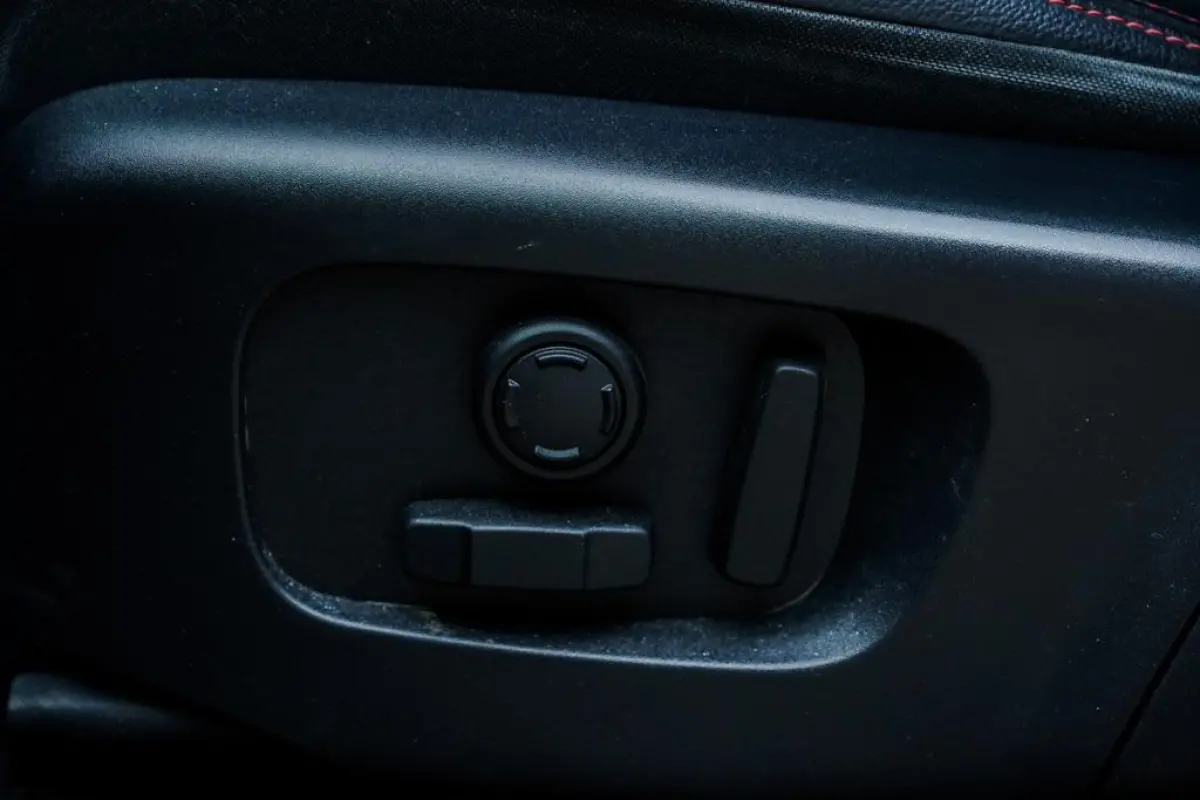 P300e 1.5 R-Dynamic HSE / Pano / Trekhaak / Dealer Ond / 1 Eig / Meridian Surround